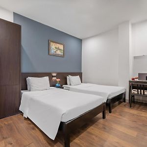 Großes Zimmer mit zwei Einzelbetten